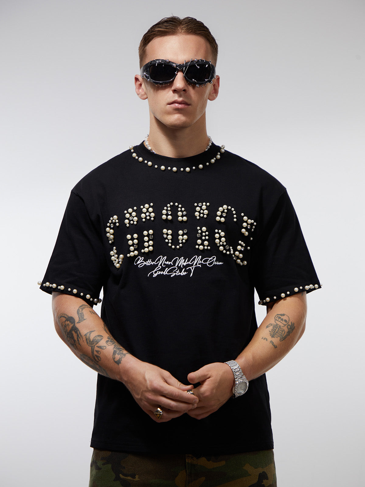 Elegantes, perlenverziertes Oversize-T-Shirt