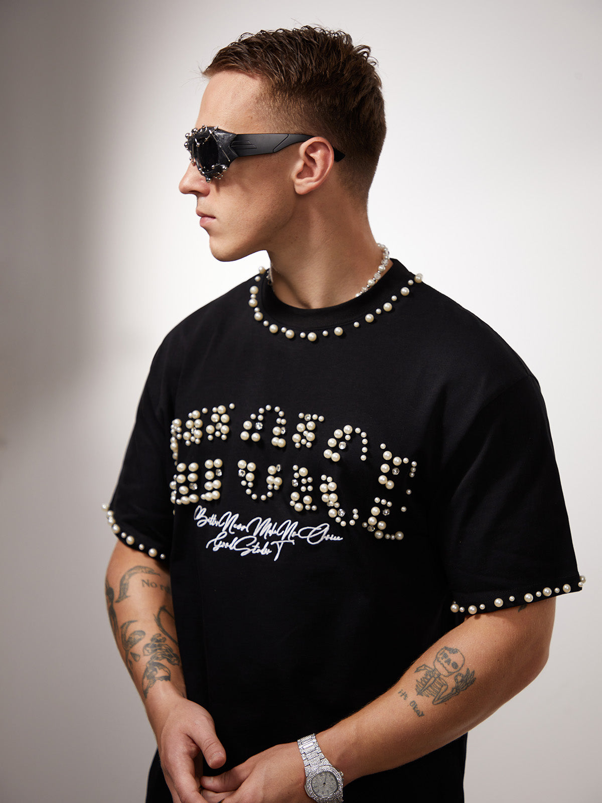 Elegantes, perlenverziertes Oversize-T-Shirt