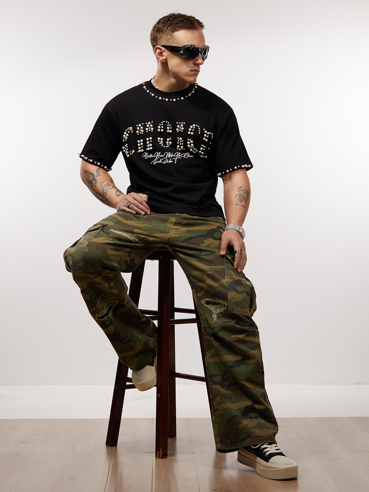 Elegantes, perlenverziertes Oversize-T-Shirt