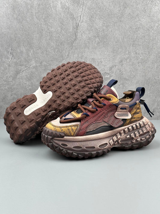 Plateau-Sneaker mit Buchstabenstickerei und Reifensohle – 2335
