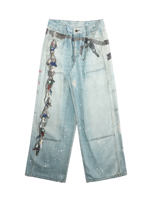 Baggy-Jeans im Used-Look mit Tintenspritzern und Kettenprint