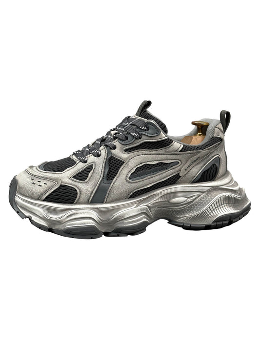 Atmungsaktive Laufschuhe mit dicker Sohle