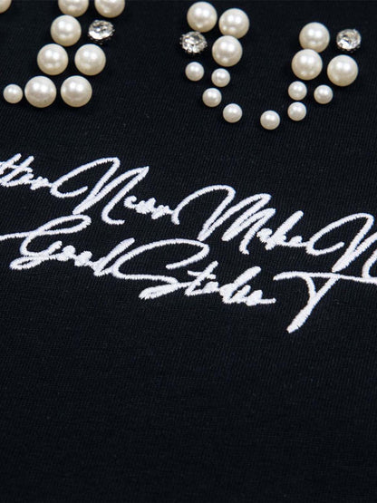 Elegantes, perlenverziertes Oversize-T-Shirt