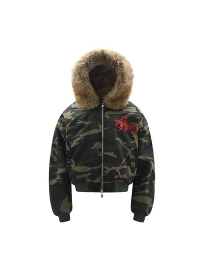 Bestickte Jacke mit abnehmbarer Pelzkapuze