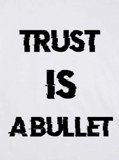 Originales T-Shirt mit dem grafischen Slogan „Trust is a Bullet“