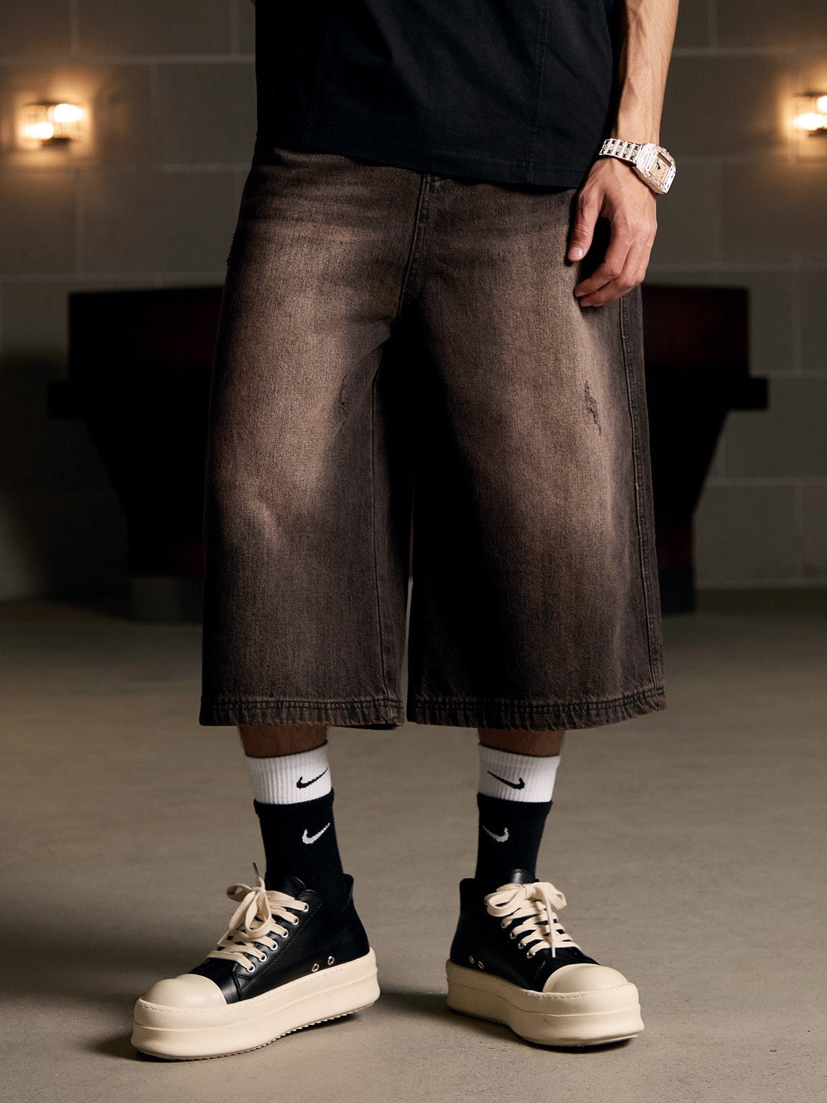 Kurze Jeanshose aus verwaschenem Denim im Used-Look