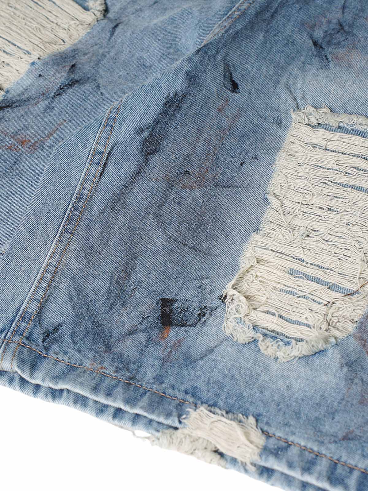 Zerrissene Denim-Shorts im Used-Look mit verwaschenem, schmutzig gefärbtem Muster