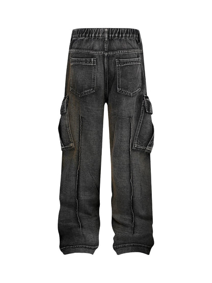 Verwaschene Cargojeans mit Falten im Used-Look