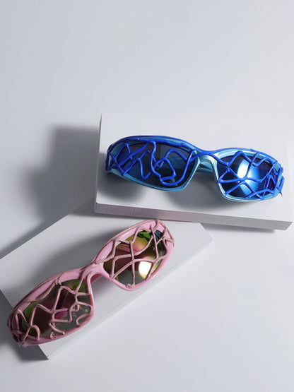 Futuristische Sonnenbrille mit gewelltem Rahmen