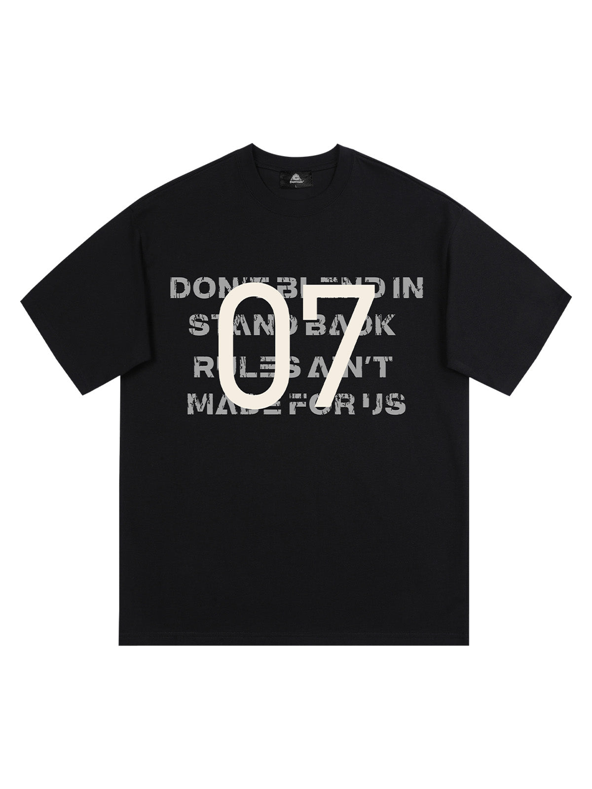 T-shirt graphique N°7 en détresse