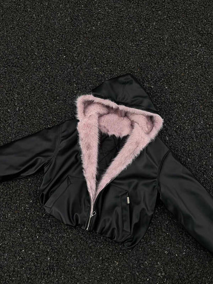 Gesteppte Lederjacke mit rosa Fellkapuze