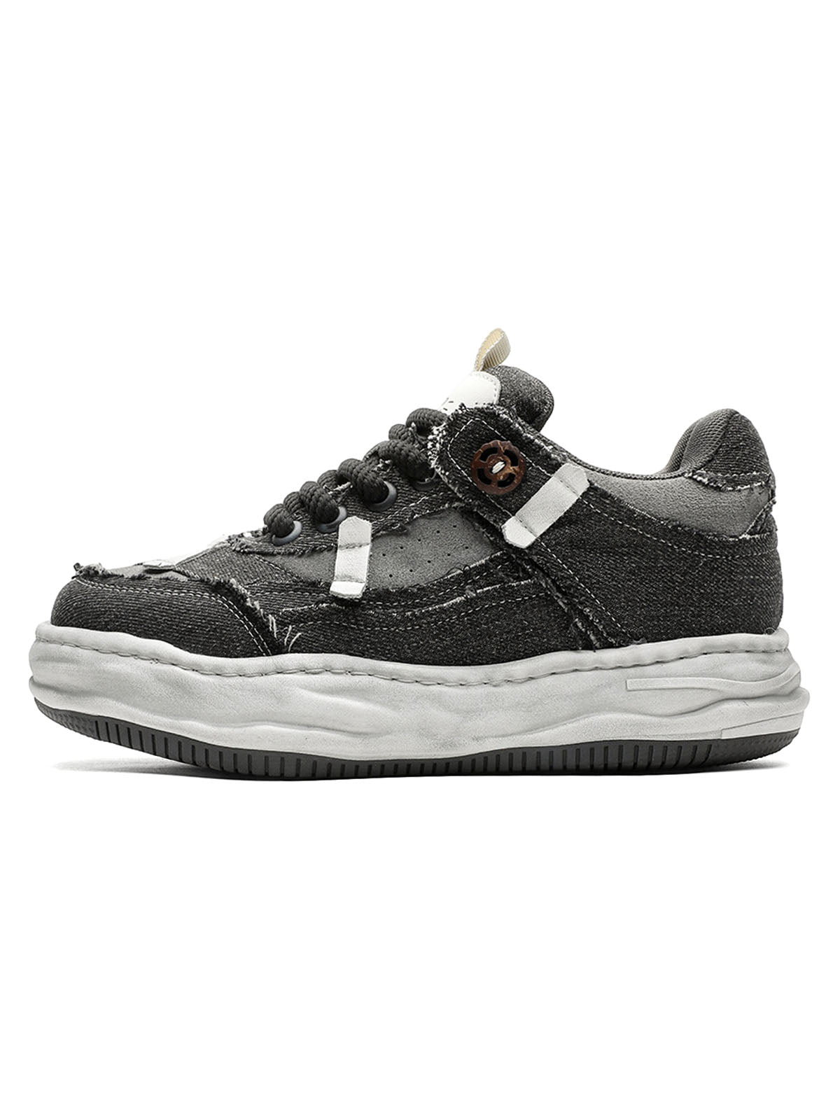 Sneakers mit Plateausohle und dekonstruiertem Split Whisker-Muster