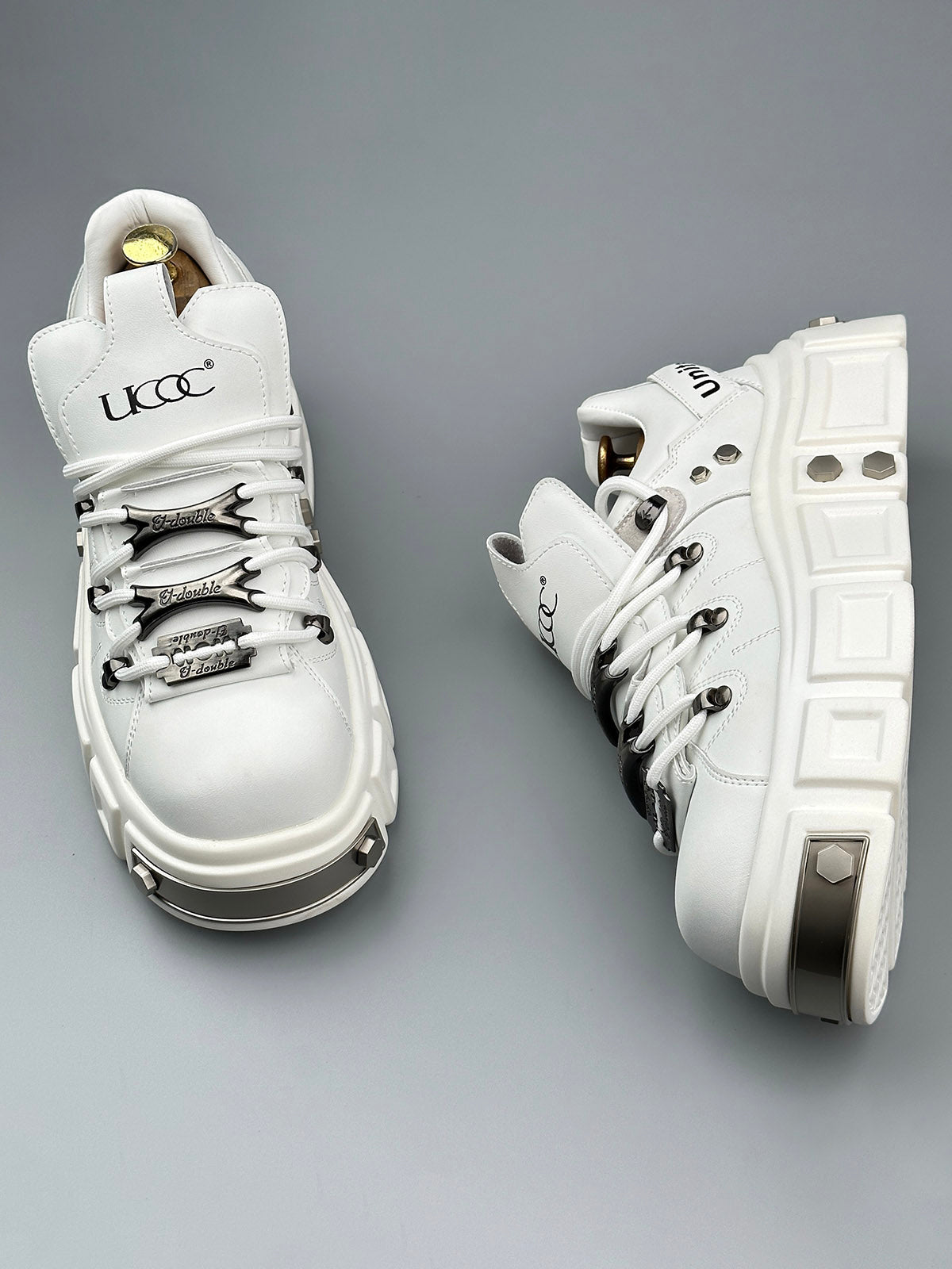 Derby-Schuhe im Punk-Stil mit Nieten