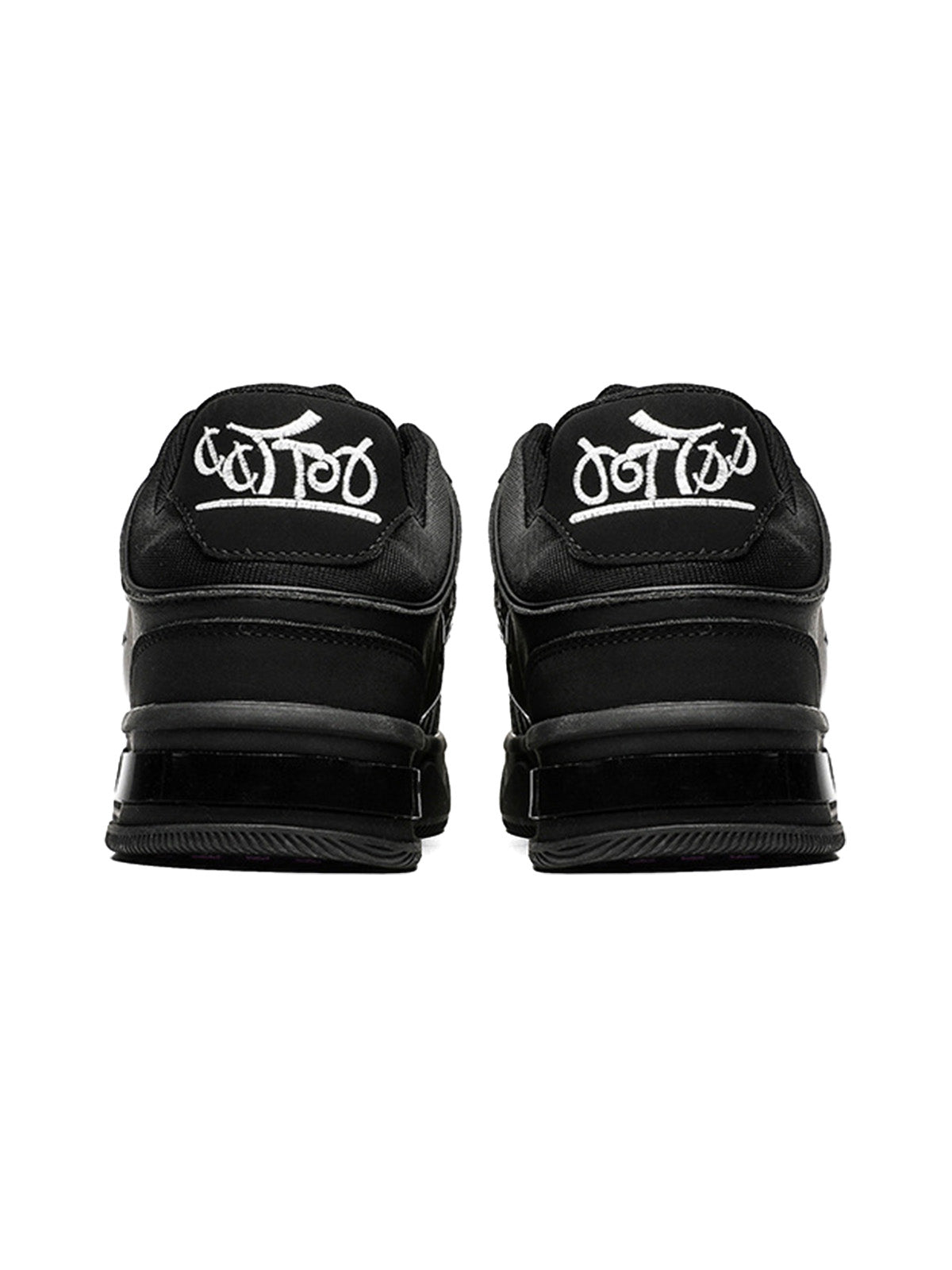 Chaussures de skate à lettres brodées foncées