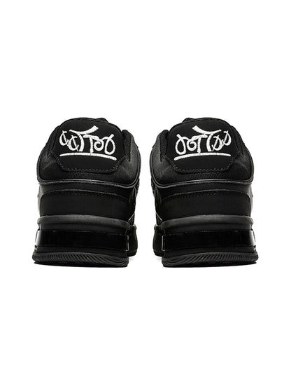 Chaussures de skate à lettres brodées foncées