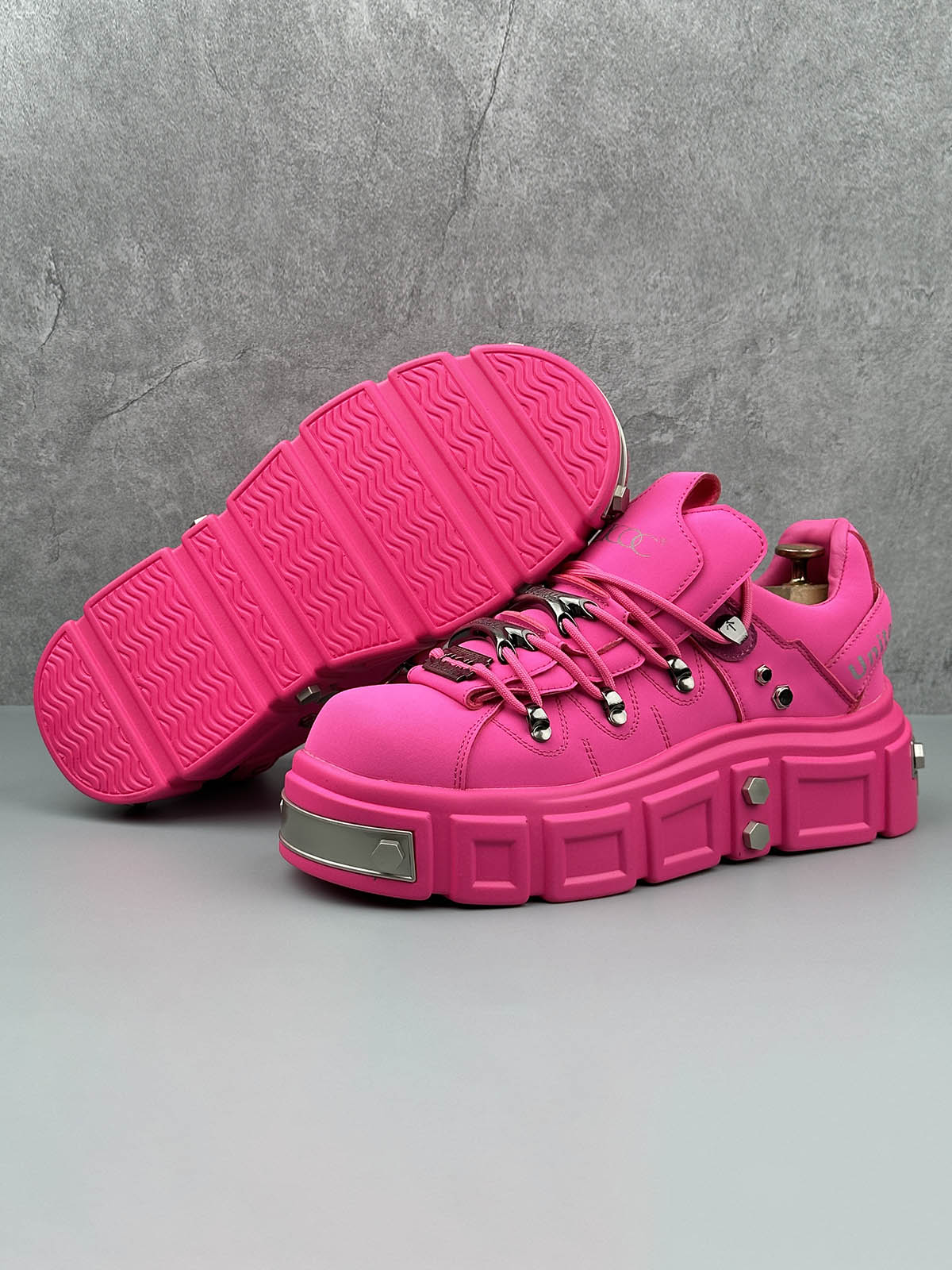 Derby-Schuhe im Punk-Stil mit Nieten