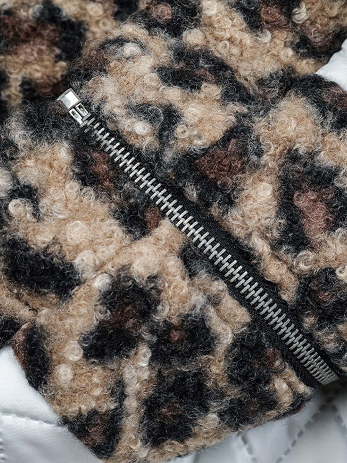 Veste polaire à col montant et imprimé guépard