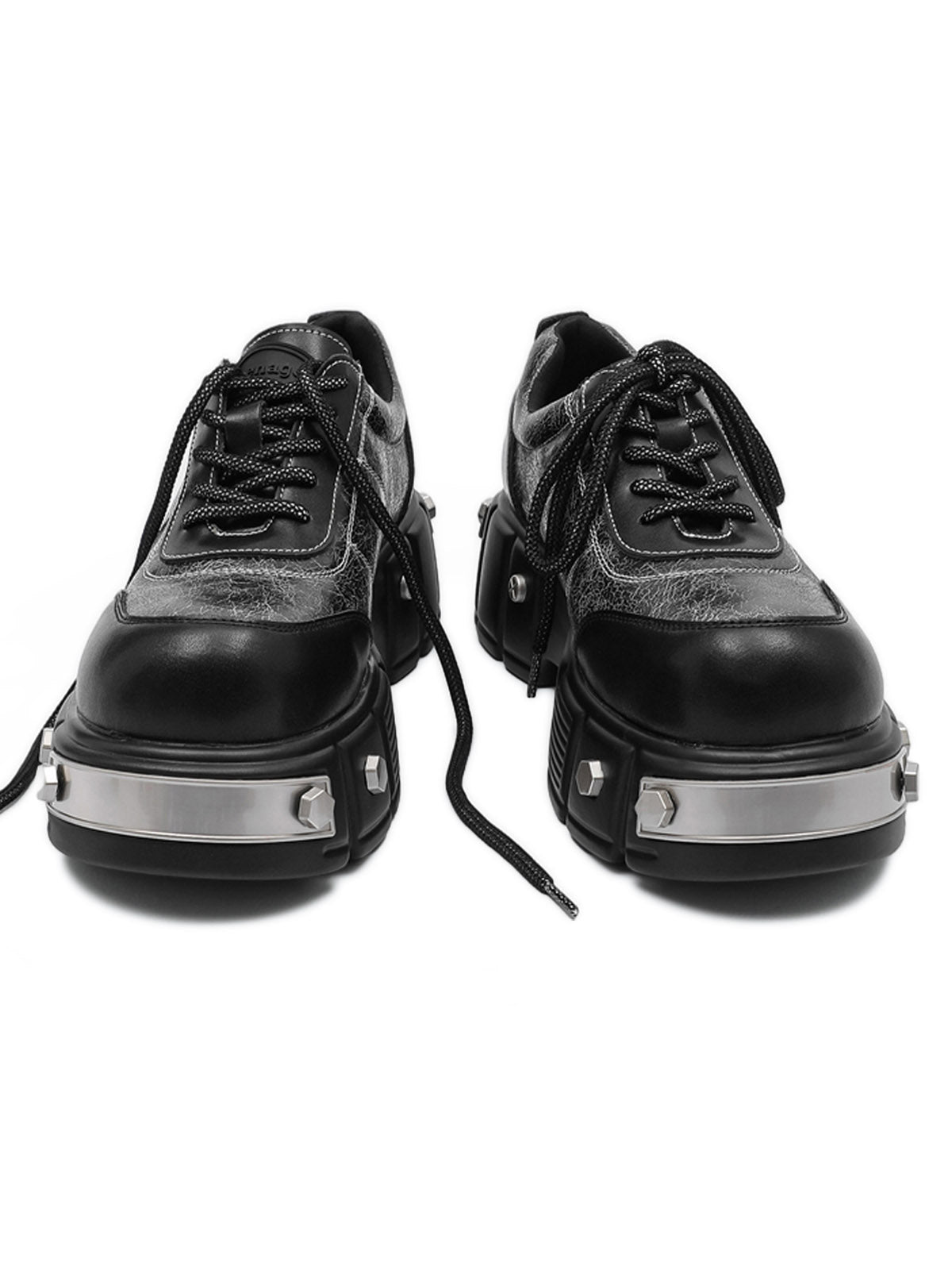 Chaussures en cuir épais avec plaque métallique