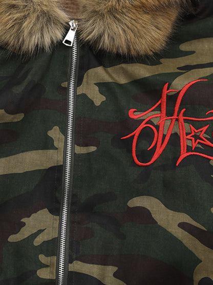 Bestickte Jacke mit abnehmbarer Pelzkapuze
