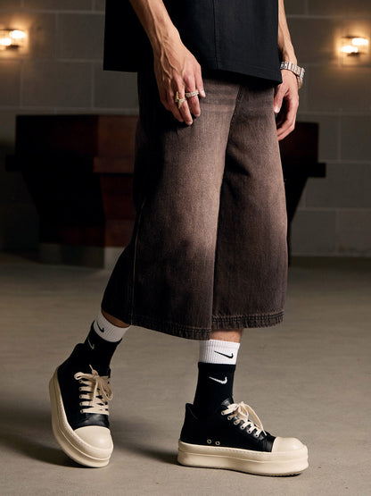 Kurze Jeanshose aus verwaschenem Denim im Used-Look
