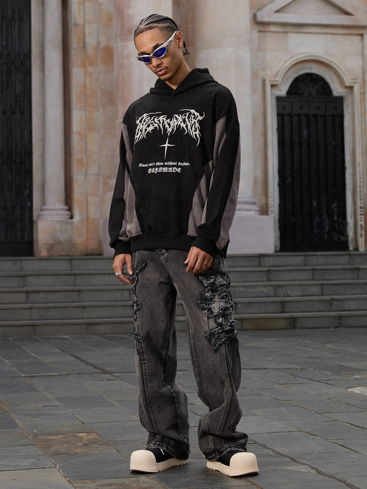 Thesupermade Gerade geschnittene Jeans mit Patches und Raw Edge