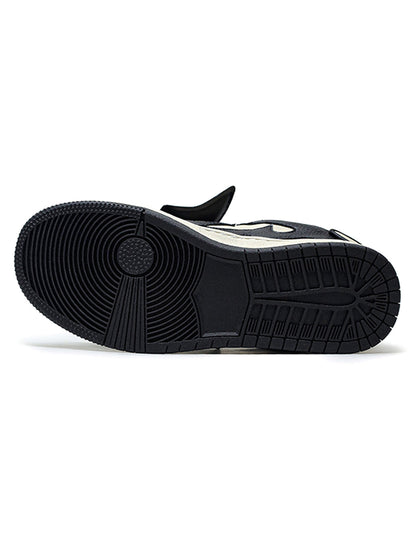 Skateschuhe in Schwarz und Weiß mit Kontrastfarbe