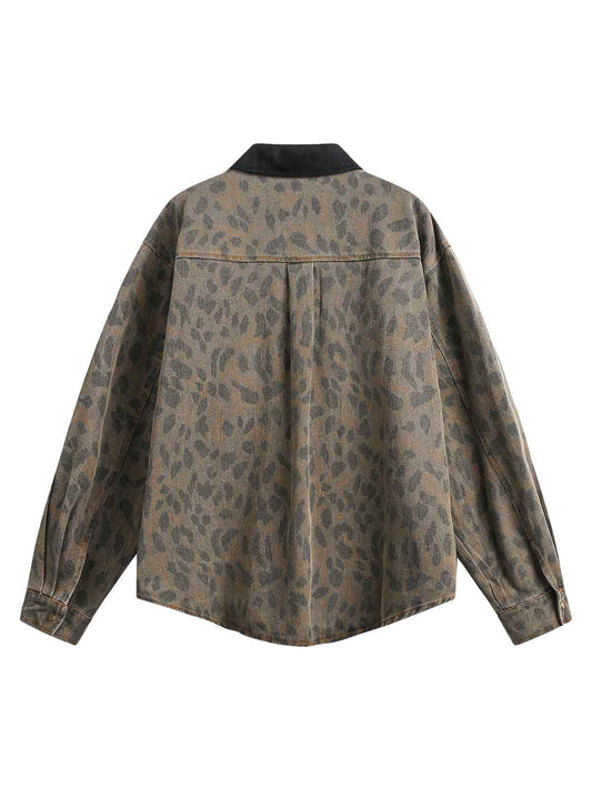 Chemise en jean vintage à imprimé guépard vieilli