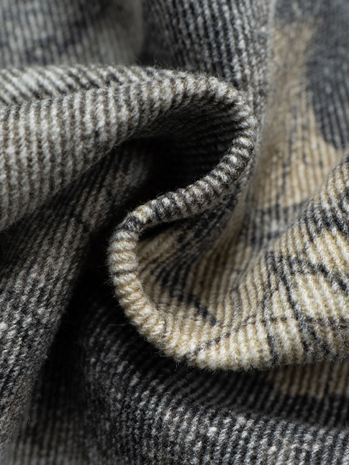 Camouflage-Jeanshose mit Schnallenbund