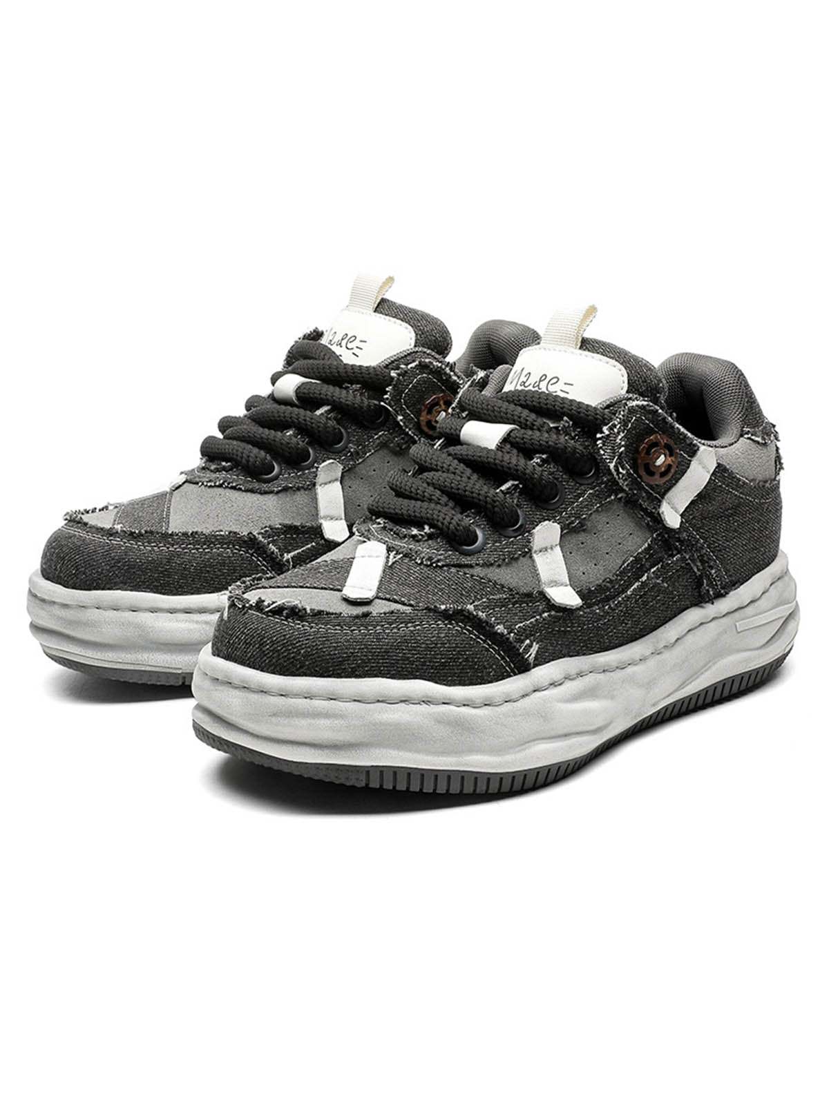 Sneakers mit Plateausohle und dekonstruiertem Split Whisker-Muster