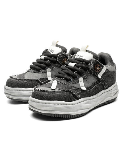 Sneakers mit Plateausohle und dekonstruiertem Split Whisker-Muster