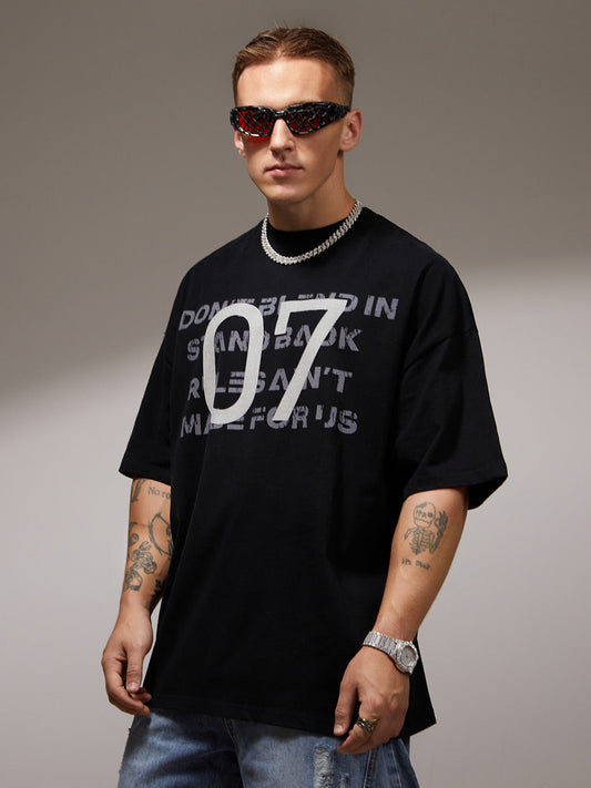 T-shirt graphique N°7 en détresse
