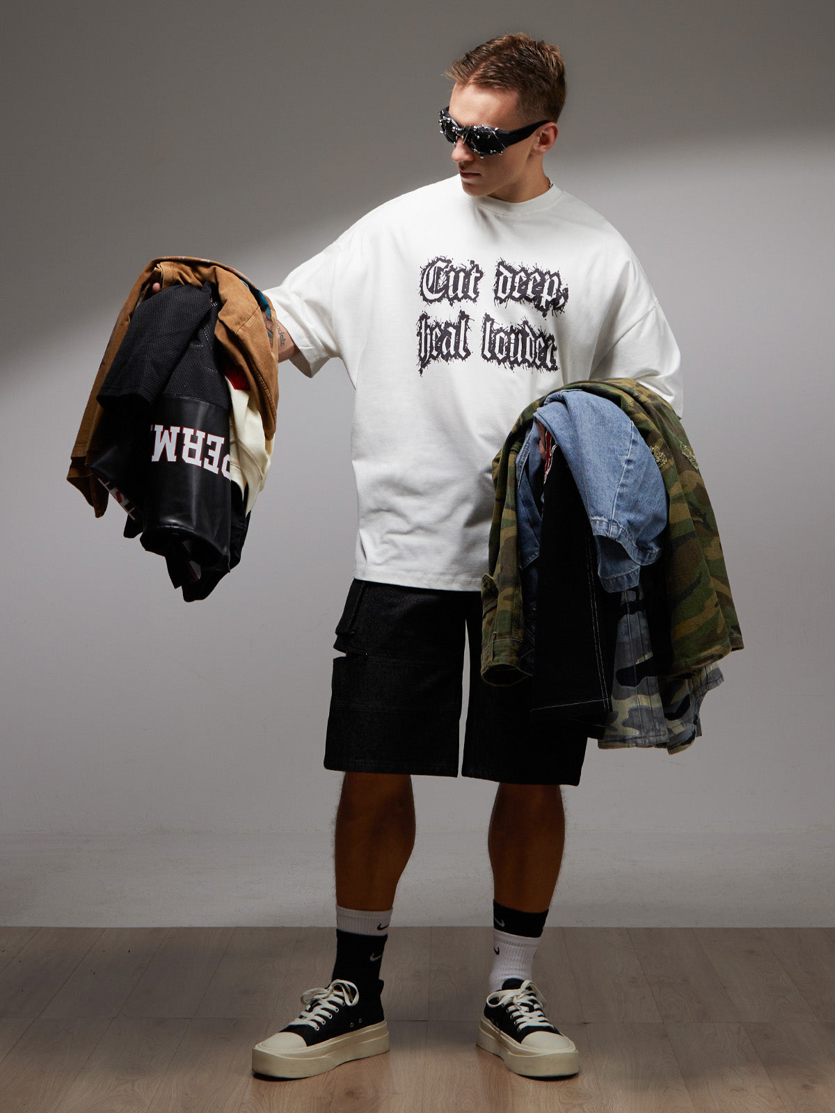 Original "Cut Deep Heal Louder" Grafik-T-Shirt