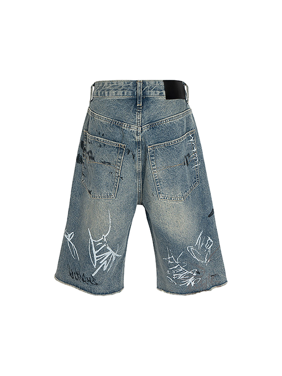 Zerrissene Jorts mit handbemalten Graffiti-Motiven