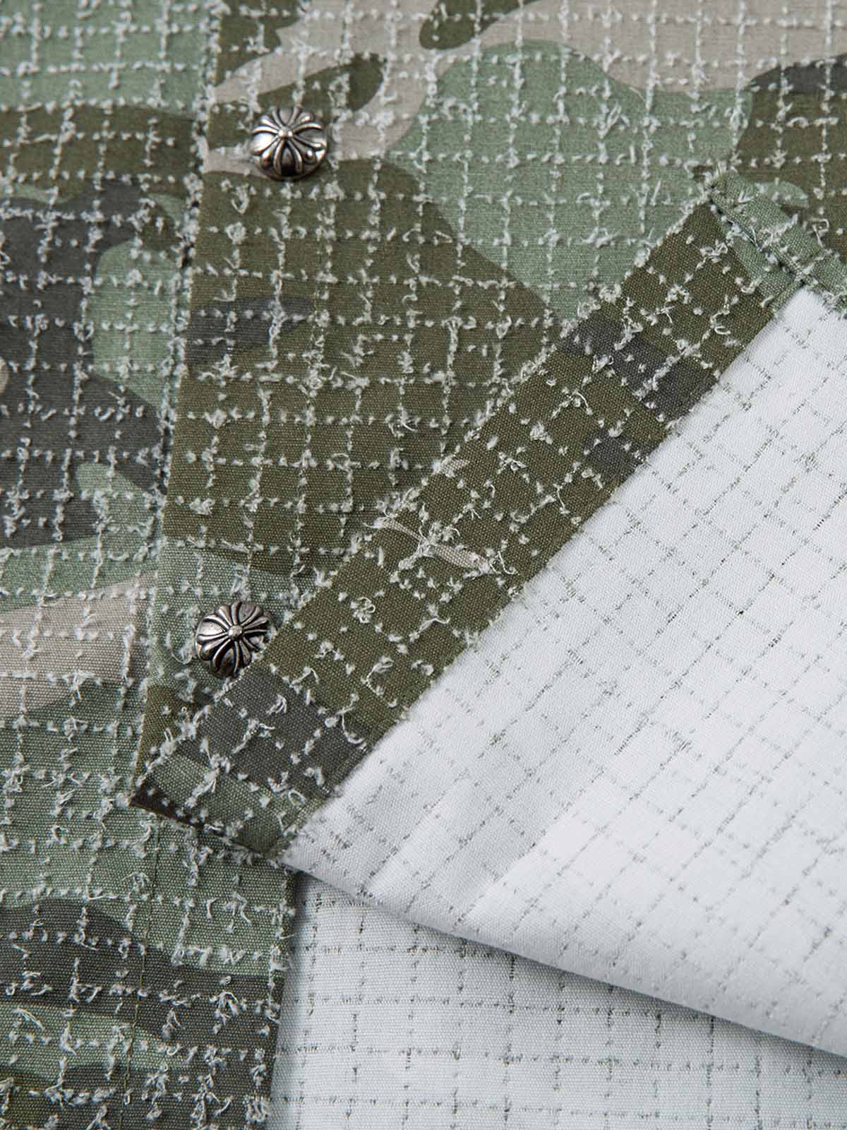Gewaschenes, gebürstetes Kurzarmhemd mit Camouflage-Muster