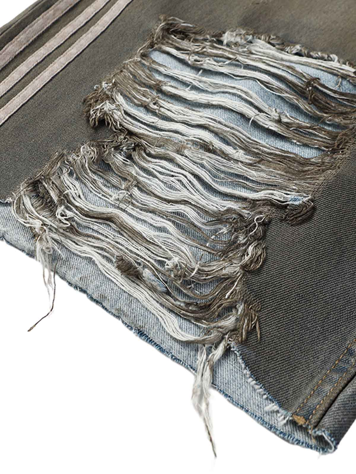 Zerrissene, schmutzig gefärbte, gestreifte Jorts