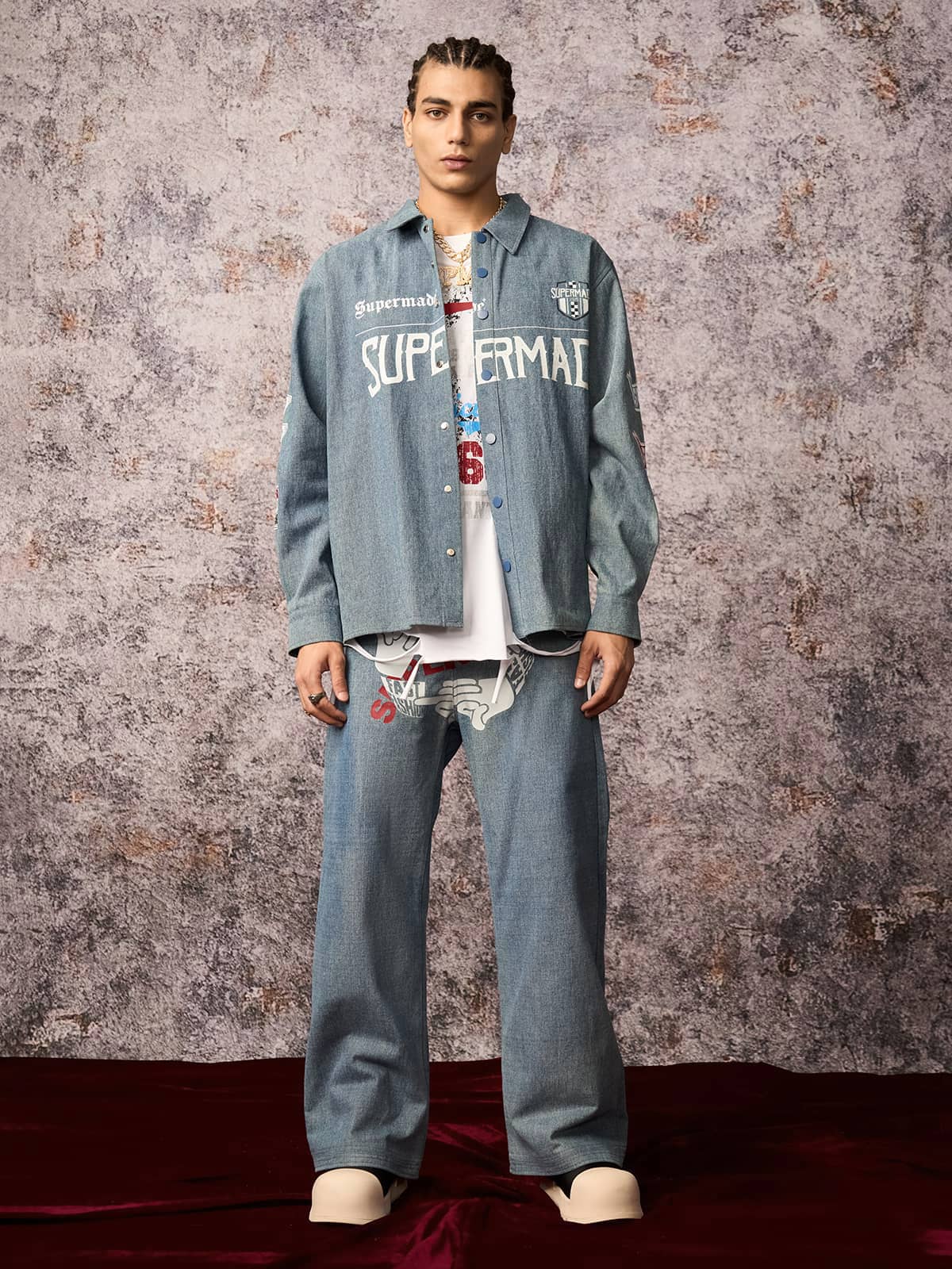 Jean baggy original à imprimé gestuel