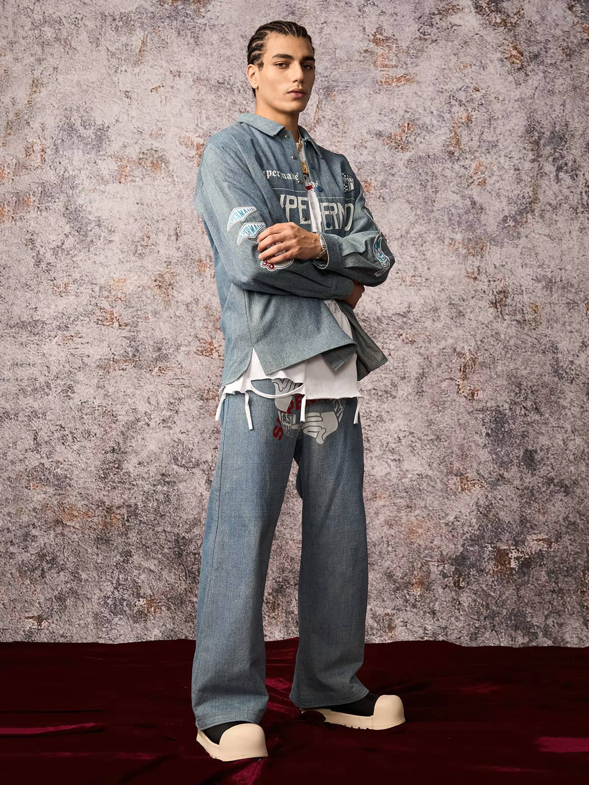 Jean baggy original à imprimé gestuel