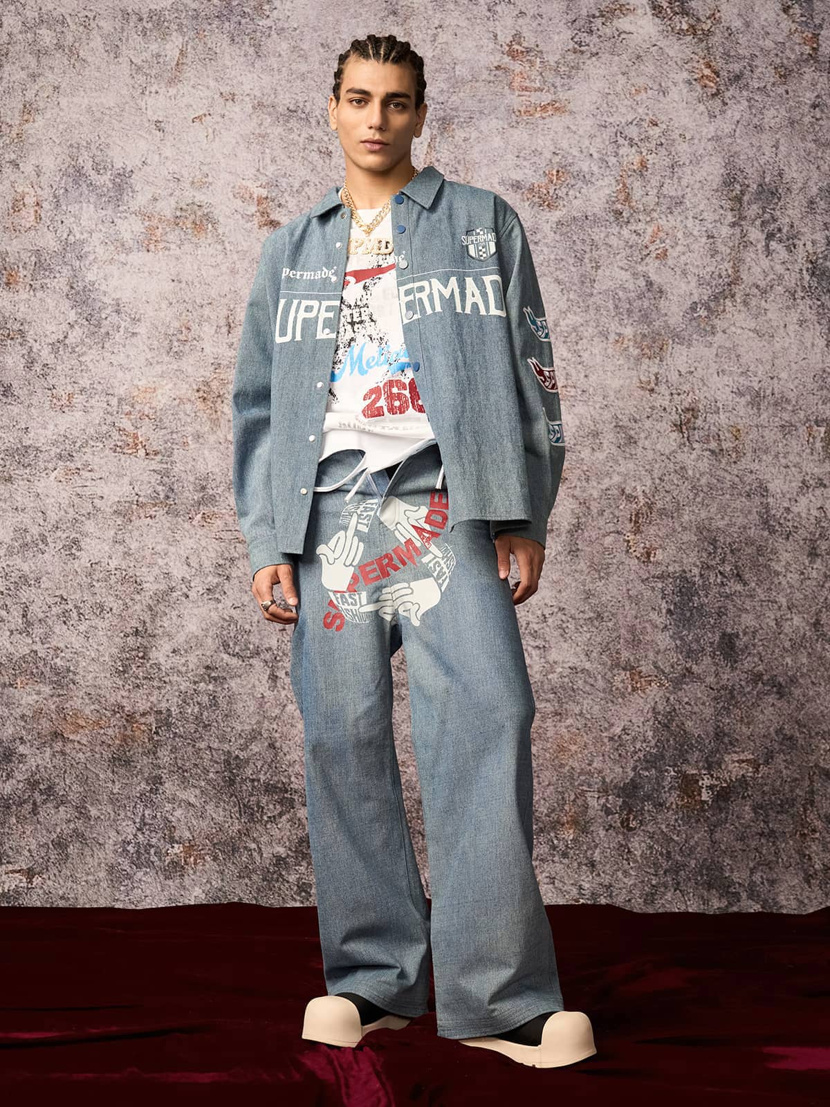 Jean baggy original à imprimé gestuel
