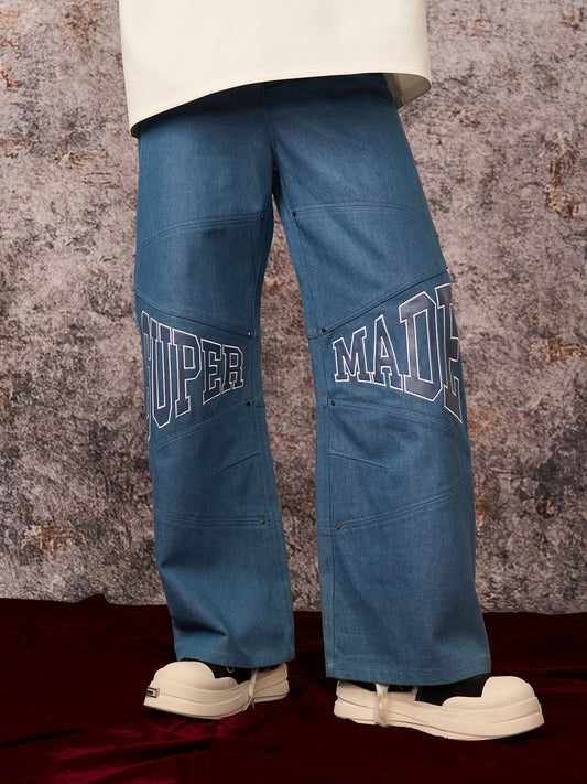 Weite Jeanshose mit auffälligem Schriftzug-Design für den lässigen