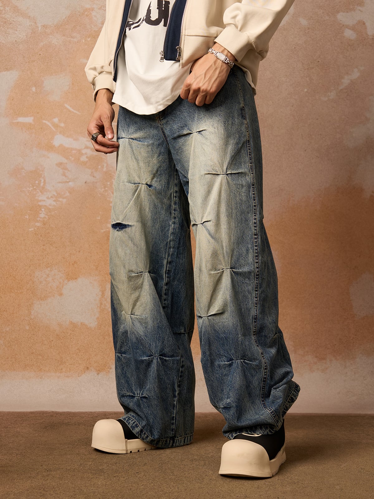 Jeans mit verwaschener Bundfaltenpartie