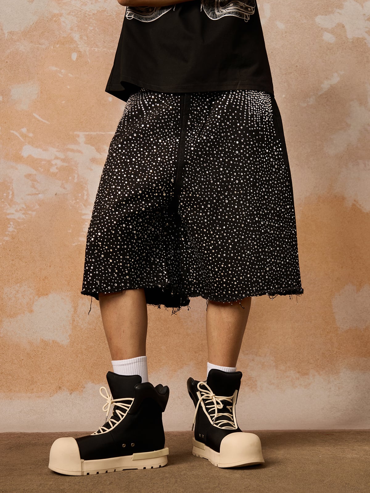 Retro Washed Rhinestone Raw Edge Denim Shorts