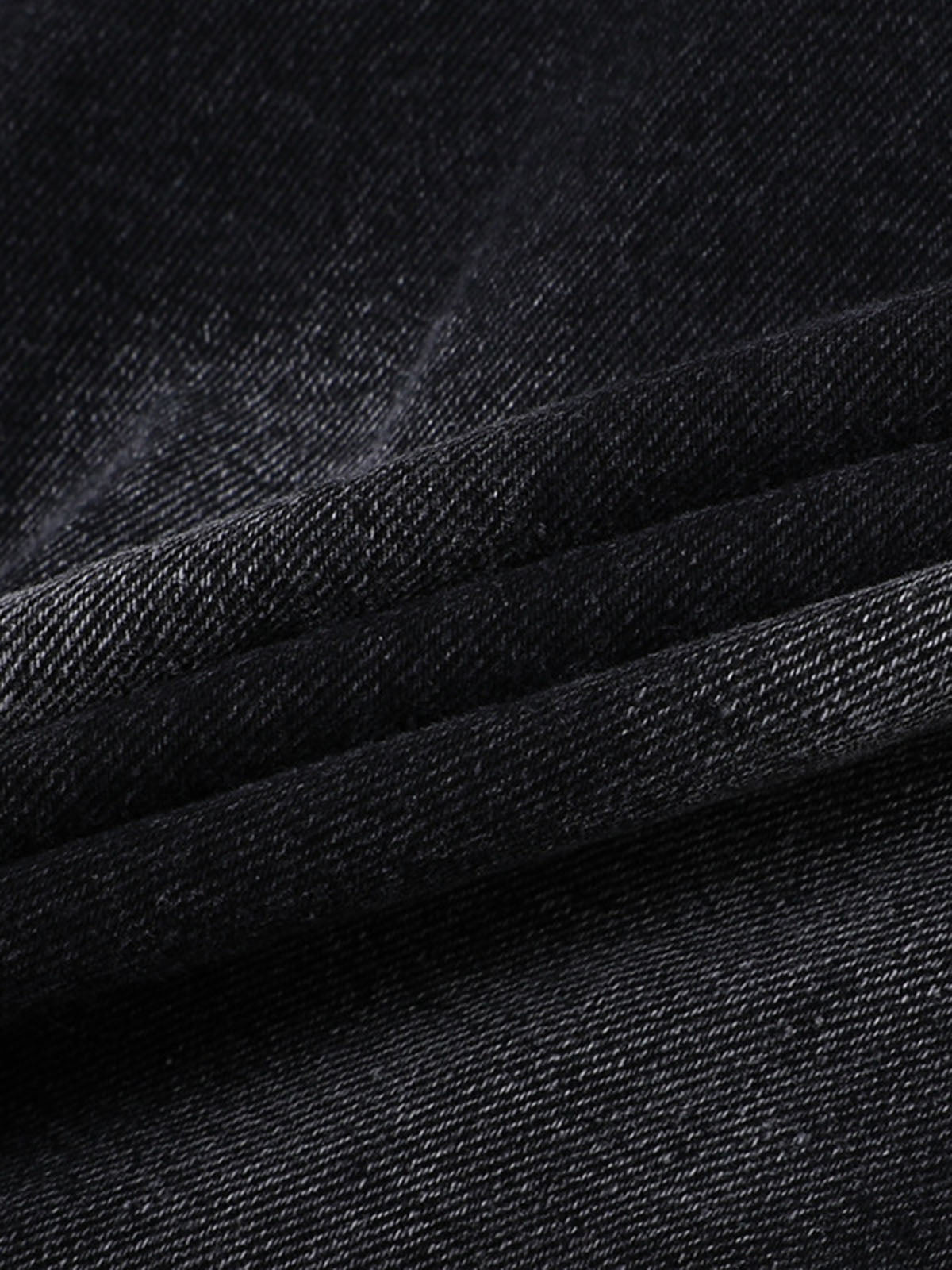 Set aus verwaschenem Jeanshemd und Jeanshose im Used-Look