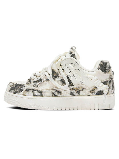Sneakers mit Quasten in Kontrastfarbe aus der Destruction Series – 2356