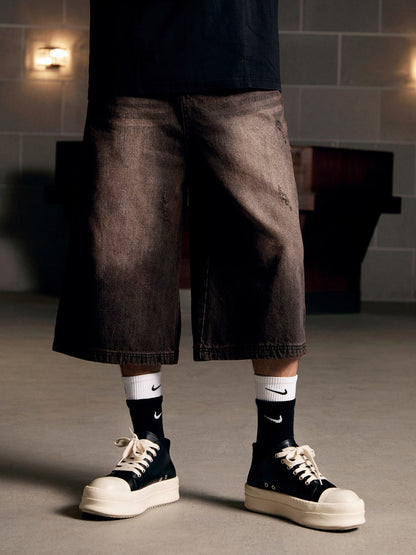Kurze Jeanshose aus verwaschenem Denim im Used-Look