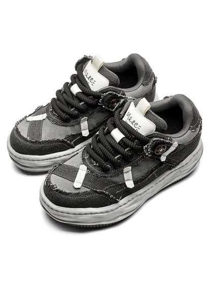 Sneakers mit Plateausohle und dekonstruiertem Split Whisker-Muster