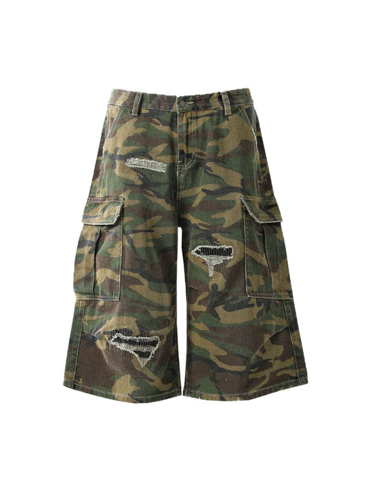 Kurze Retro-Shorts mit zerrissenem Camouflage-Muster
