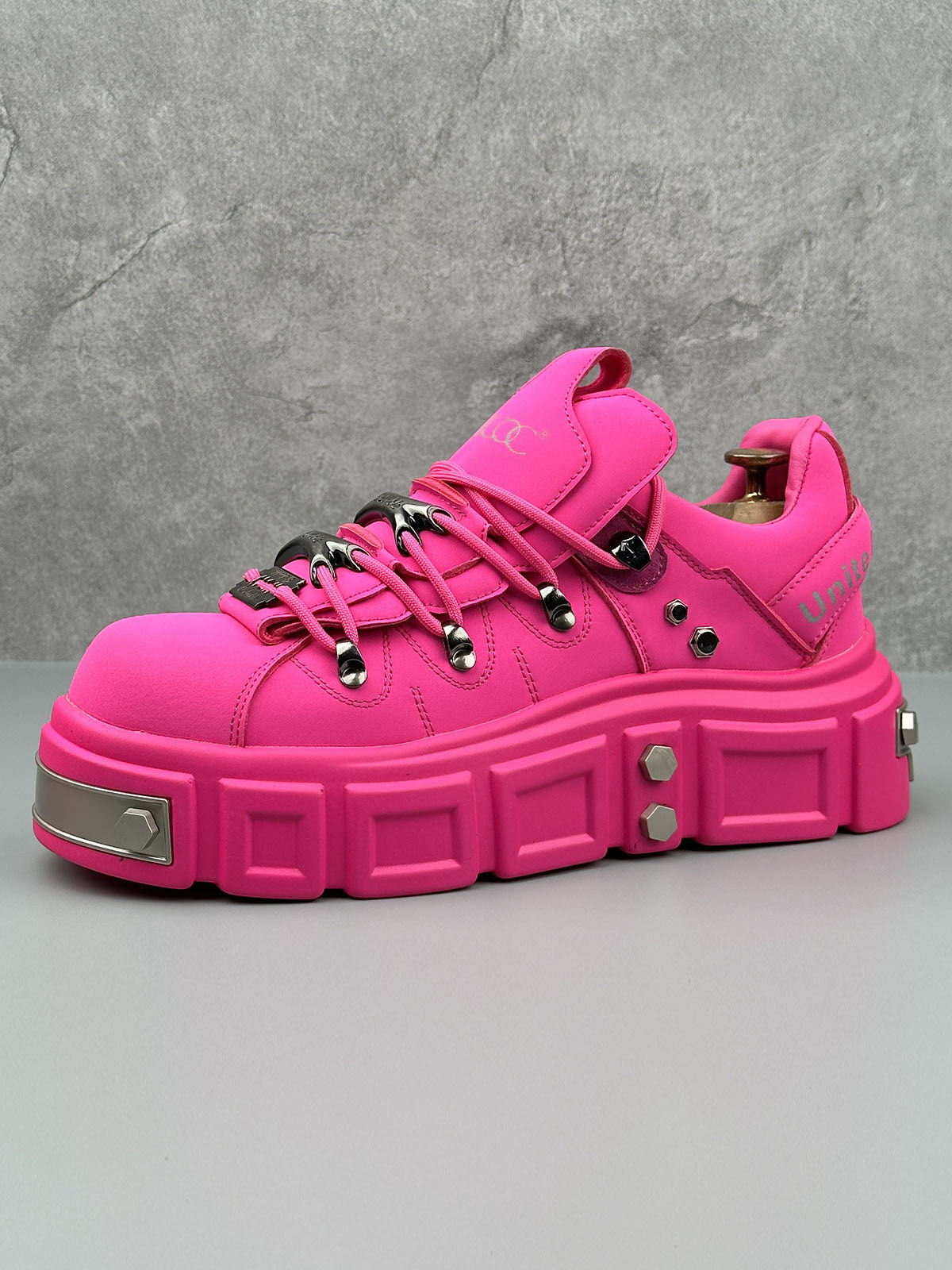 Derby-Schuhe im Punk-Stil mit Nieten
