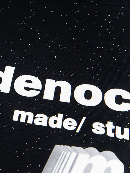 Kurzärmliges T-Shirt mit Retro-Schriftdesign und starkem Sternenhimmel-Print