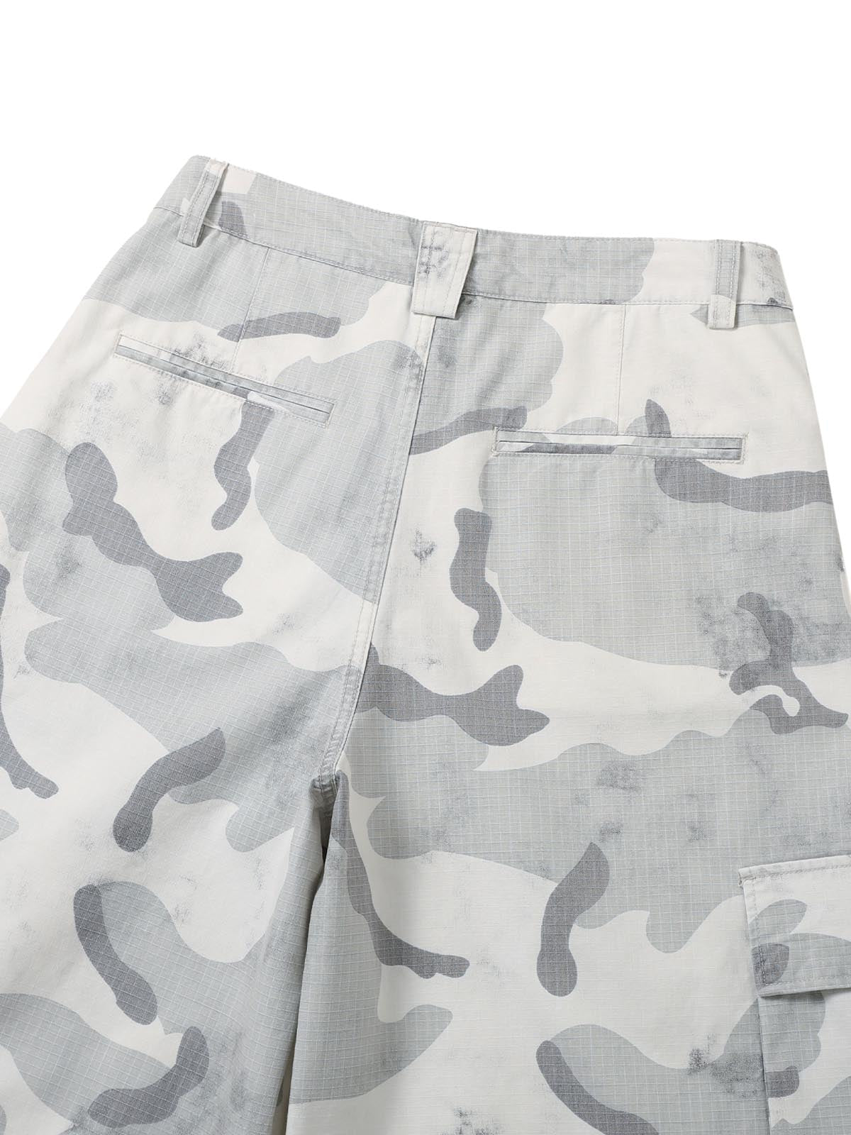Short cargo multi-poches camouflage