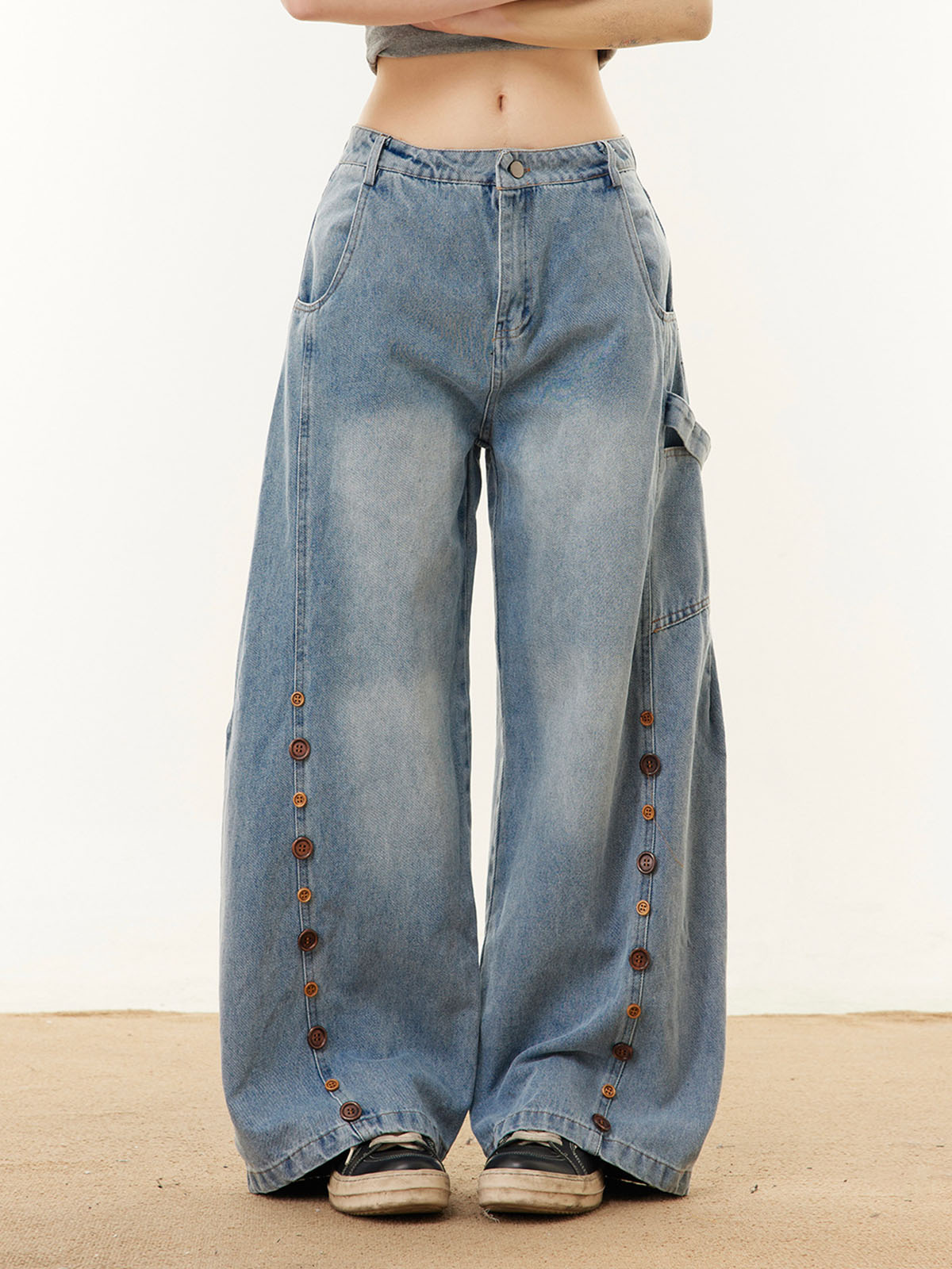 Button Embroidered Barrel Jeans